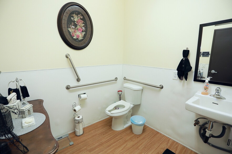 3468 E Sahara Ave, Las Vegas, NV for lease - Interior Photo - Image 3 of 6