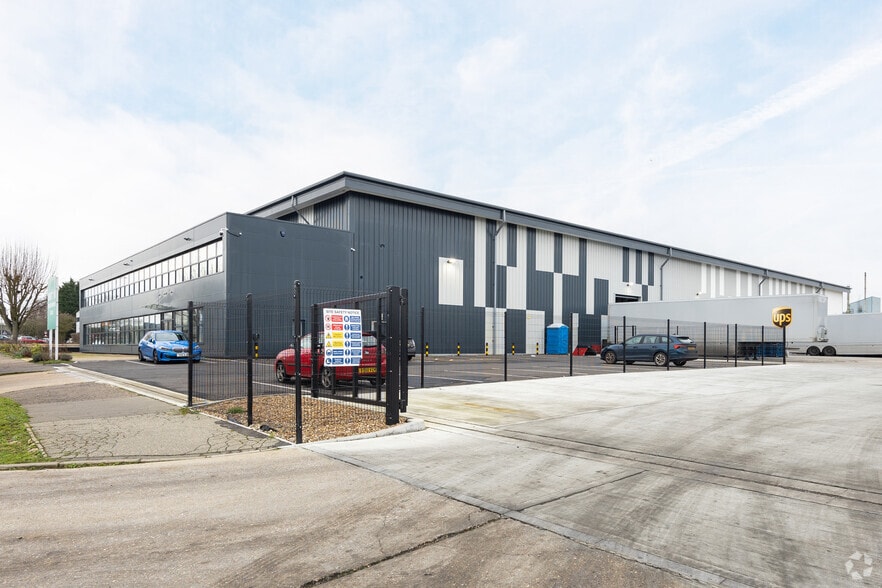 18 Freebournes Rd, Witham for sale - Primary Photo - Image 1 of 1