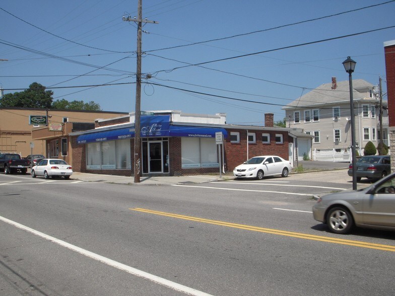 222 Warren Ave, East Providence, RI for sale - Primary Photo - Image 1 of 1