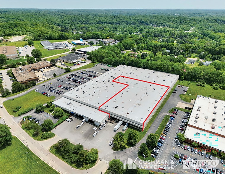 9450 Allen Dr, Valley View, OH for lease - Building Photo - Image 1 of 7