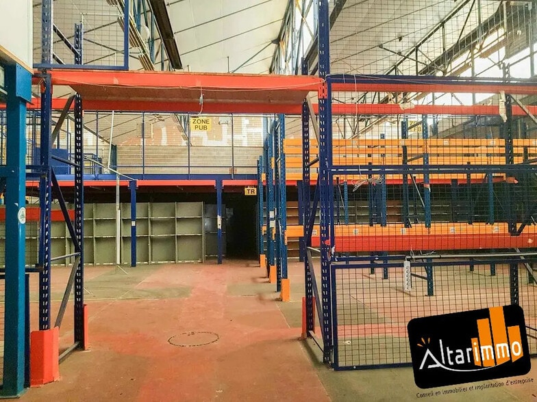 Flex in Chartres for lease - Interior Photo - Image 2 of 5