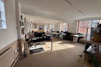 Gydynap Ln, Stroud for lease Interior Photo- Image 2 of 3