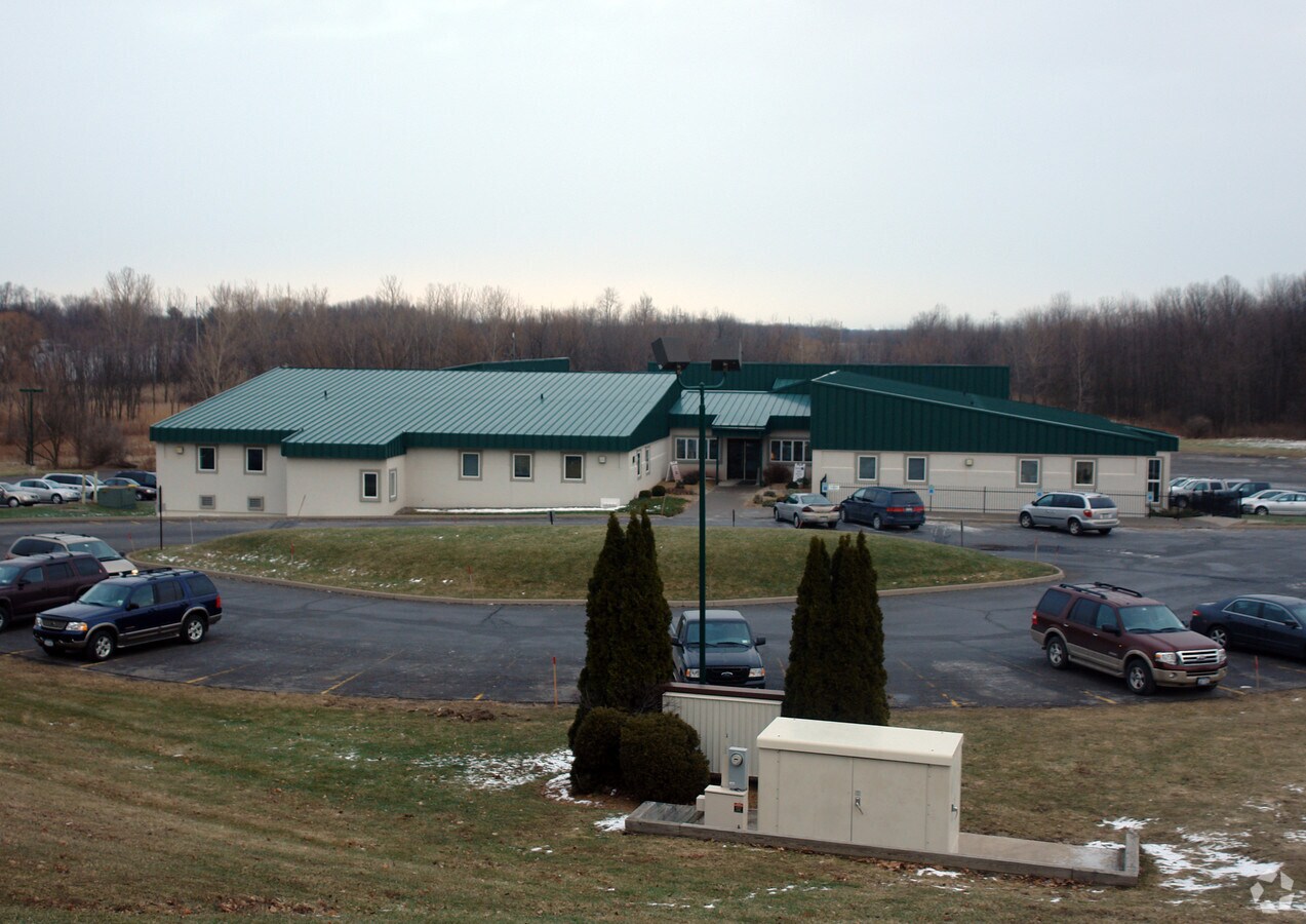 5900 N Burdick St, East Syracuse, NY 13057