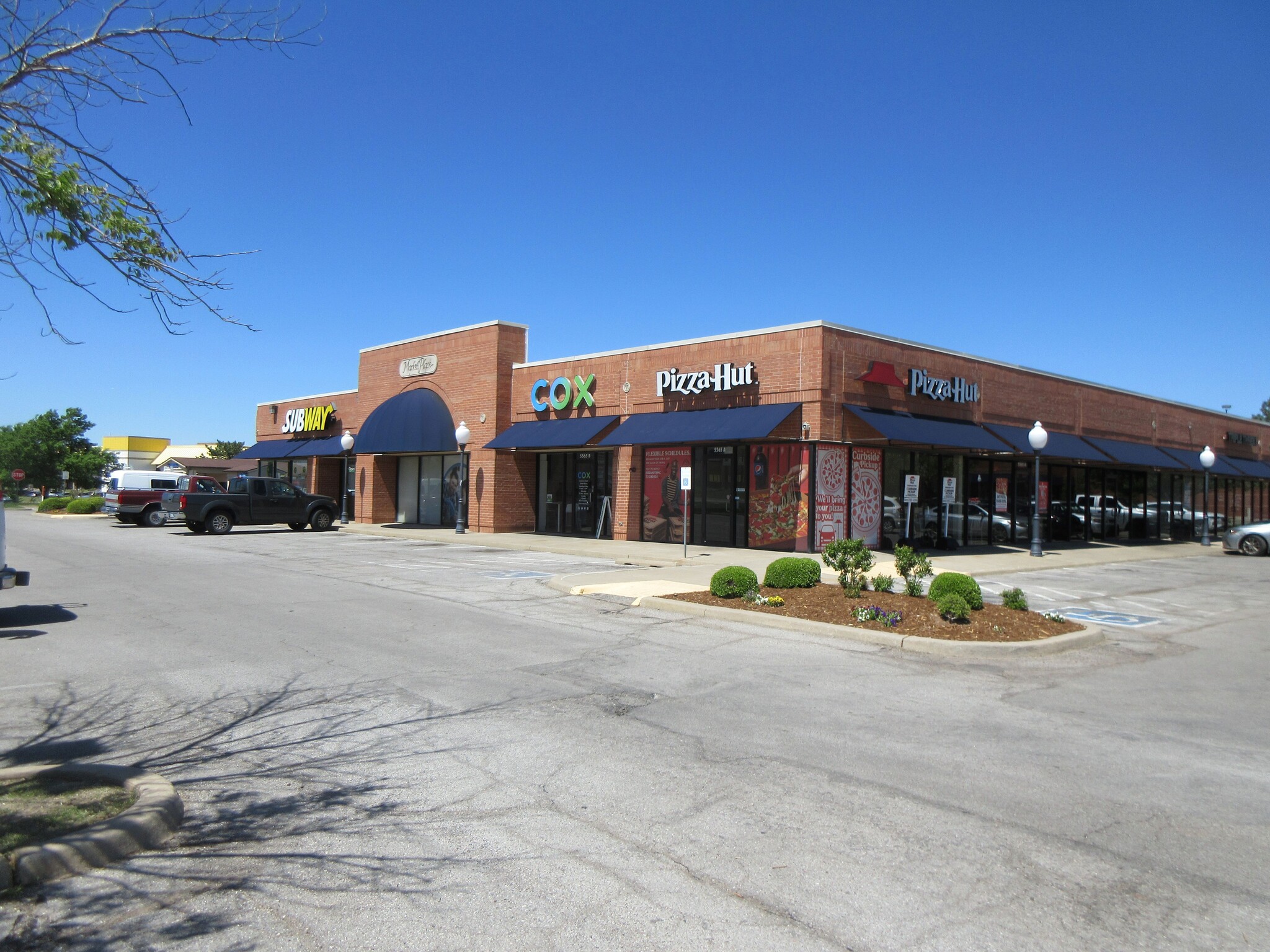 5511-5559 NW Expressway St, Oklahoma City, OK for lease Building Photo- Image 1 of 8