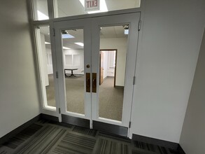 1100 Washington Ave, Carnegie, PA for lease Interior Photo- Image 1 of 14