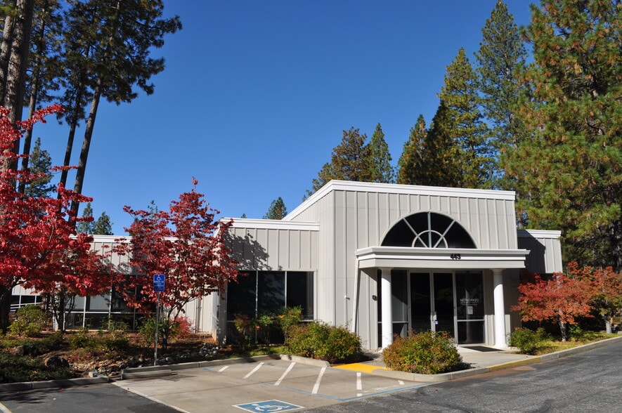 443 Crown Point Cir, Grass Valley, CA for sale - Building Photo - Image 2 of 7