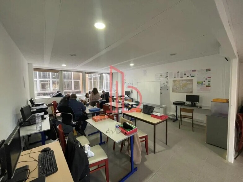 Office in Bordeaux for lease - Interior Photo - Image 3 of 5