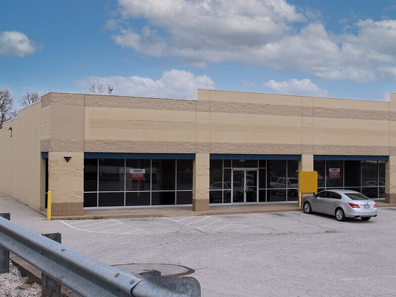 Troy Crossing, 130 Magee St., Troy, MO for sale - Primary Photo - Image 1 of 1