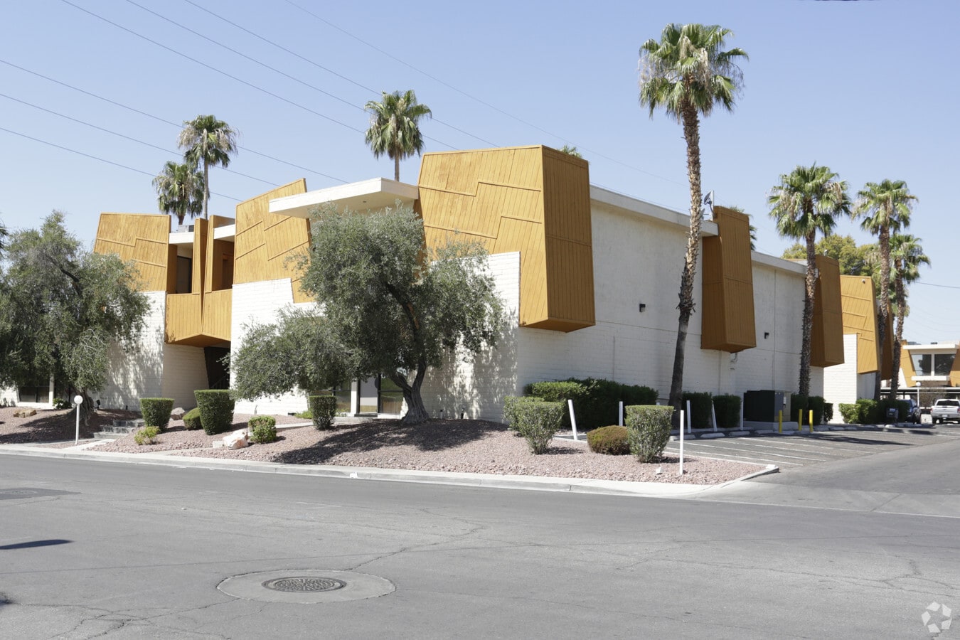 1700 E Desert Inn Rd, Las Vegas, NV 89169 - Winchester Plaza | LoopNet
