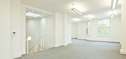 Lyric Sq, London for lease Interior Photo- Image 1 of 4