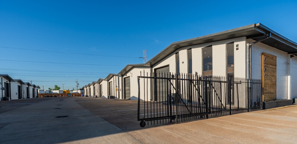 6201-6205 W 34th St, Houston, TX for lease - Building Photo - Image 1 of 19