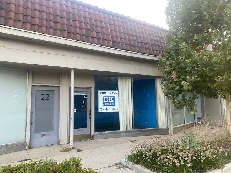 18-22 Lake St, Oak Park, IL for lease - Building Photo - Image 1 of 1