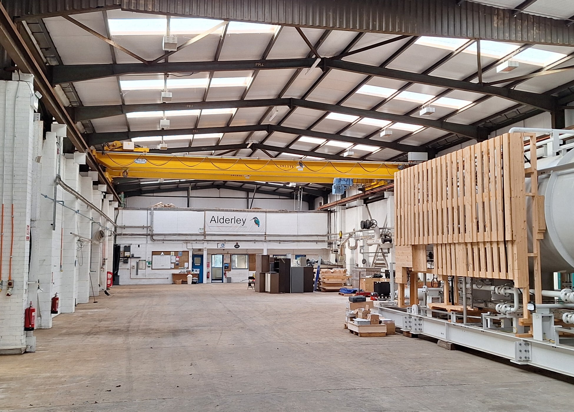 Arnolds Field Est, Wickwar for lease Interior Photo- Image 1 of 2