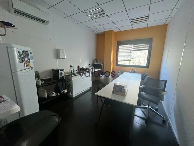 2 Rue Jean Monnet, Saint-Jean for lease - Interior Photo - Image 2 of 9