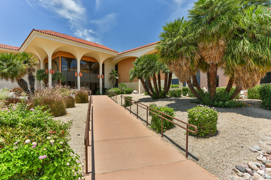 17220 N Boswell Blvd, Sun City, AZ for lease - Building Photo - Image 3 of 6