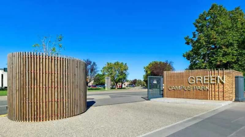 Office in Vénissieux for lease - Lobby - Image 1 of 22