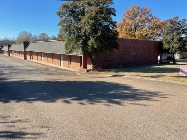 2112 Hollywood Dr, Jackson, TN for sale - Building Photo - Image 1 of 21