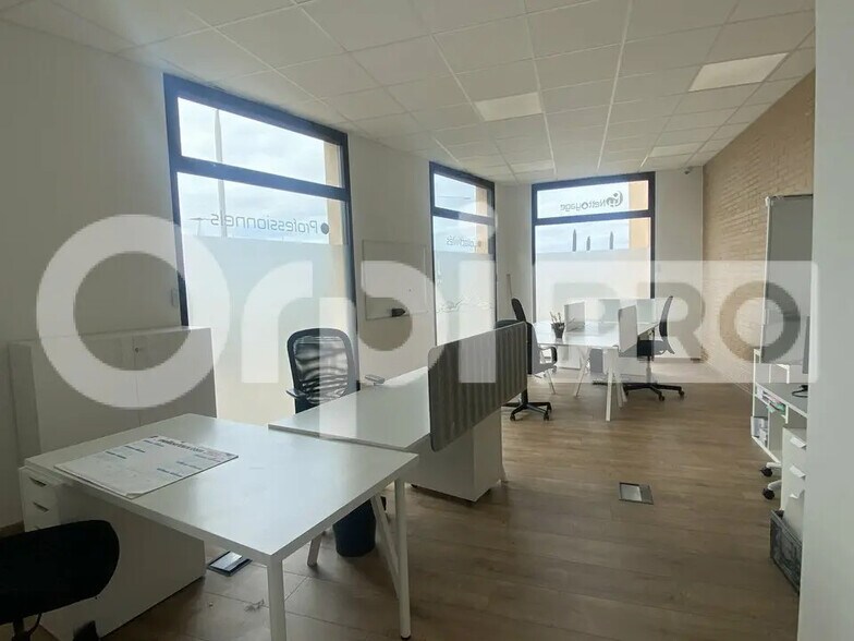 Office in Le Havre for lease - Interior Photo - Image 2 of 8