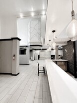 La Strada Restaurant & Bar - Pub