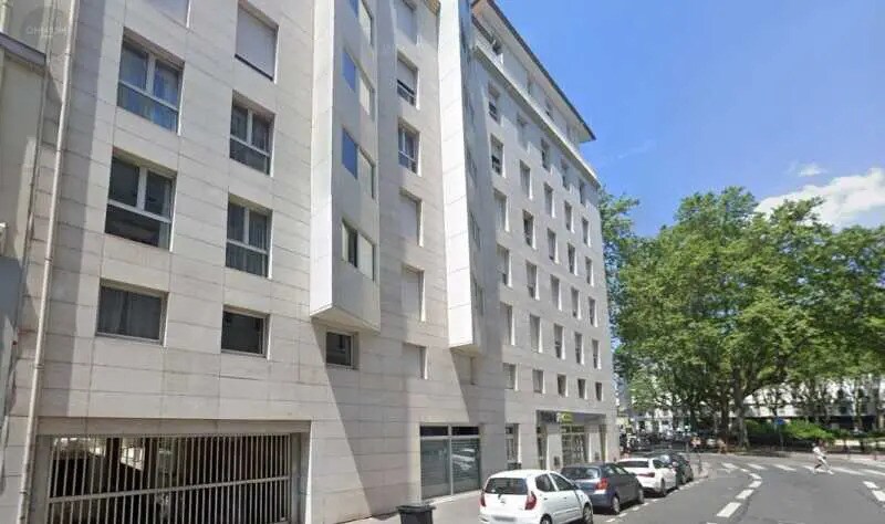 Retail in Lyon for lease - Building Photo - Image 1 of 5