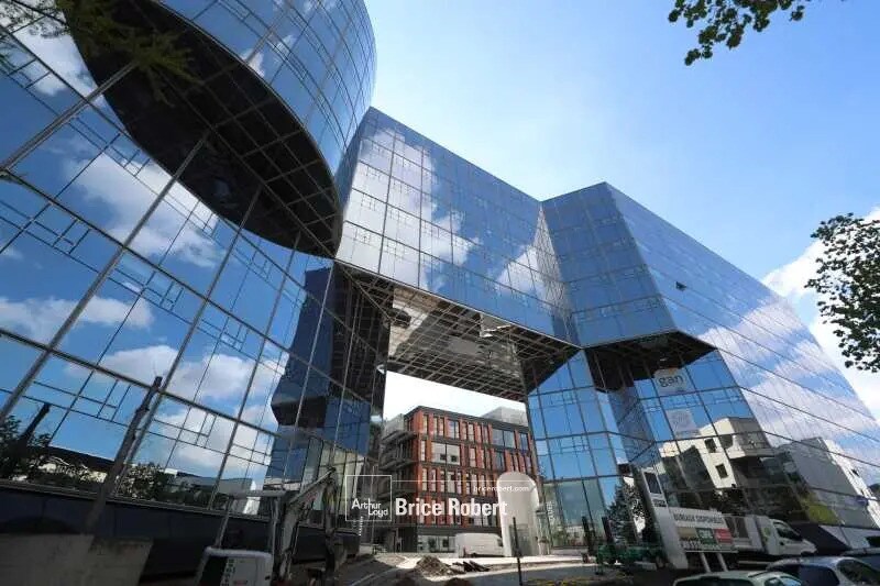 Office in Lyon for lease - Building Photo - Image 3 of 28