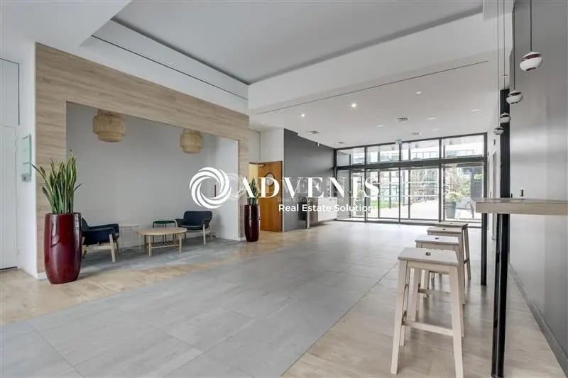 Office in Noisy-le-Grand for lease - Building Photo - Image 2 of 12