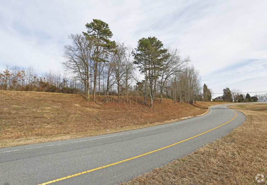 Jake Alexander Blvd, Salisbury, NC for sale - Primary Photo - Image 1 of 1