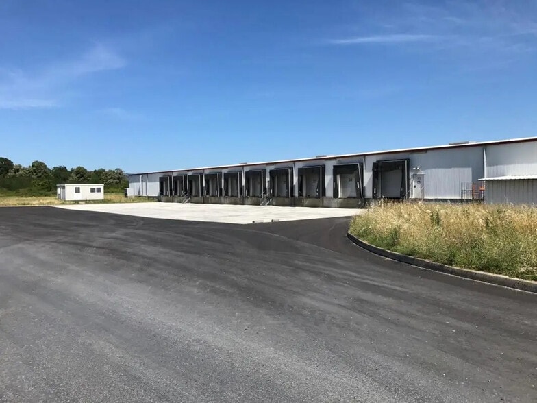 Industrial in Montéléger for lease - Building Photo - Image 3 of 13