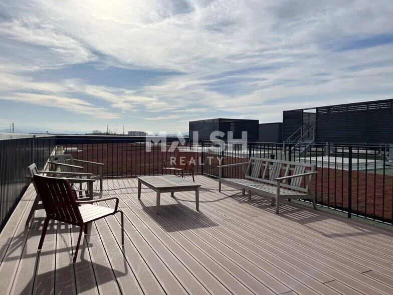 Flex in Saint-Priest for lease - Building Photo - Image 2 of 36