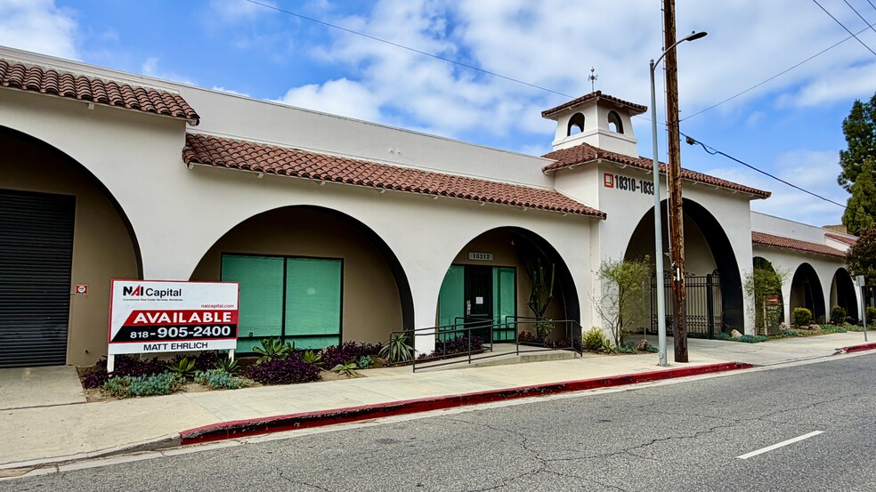 18320-18330 Oxnard St, Tarzana, CA for lease - Building Photo - Image 2 of 32