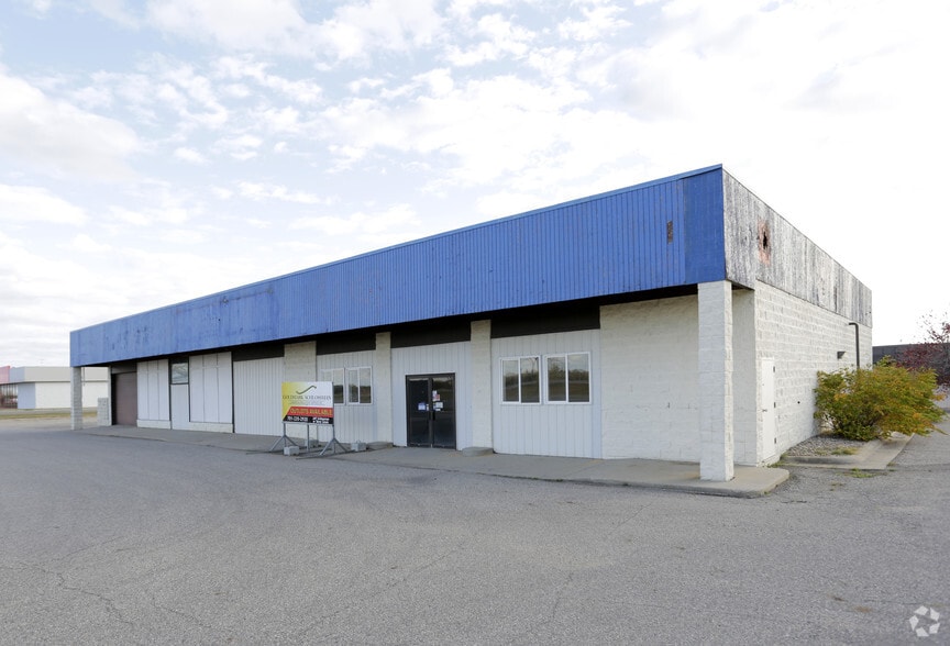 1901 W Lincoln Ave, Fergus Falls, MN for sale - Primary Photo - Image 1 of 11