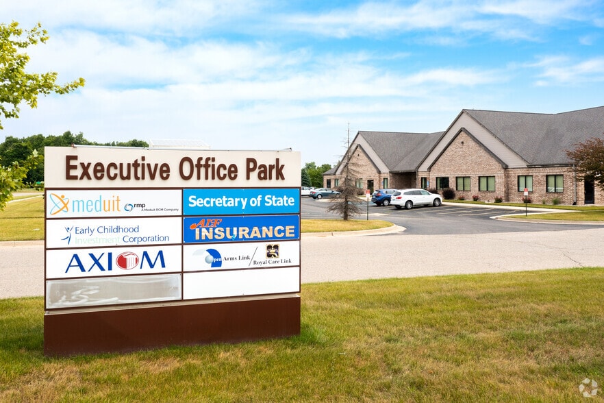 8164 Executive Ct, Lansing, MI for lease - Building Photo - Image 3 of 14