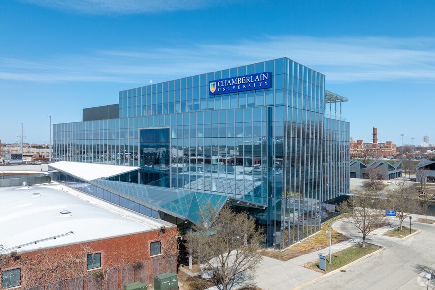 3401 N California Ave, Chicago, IL for lease - Building Photo - Image 3 of 9