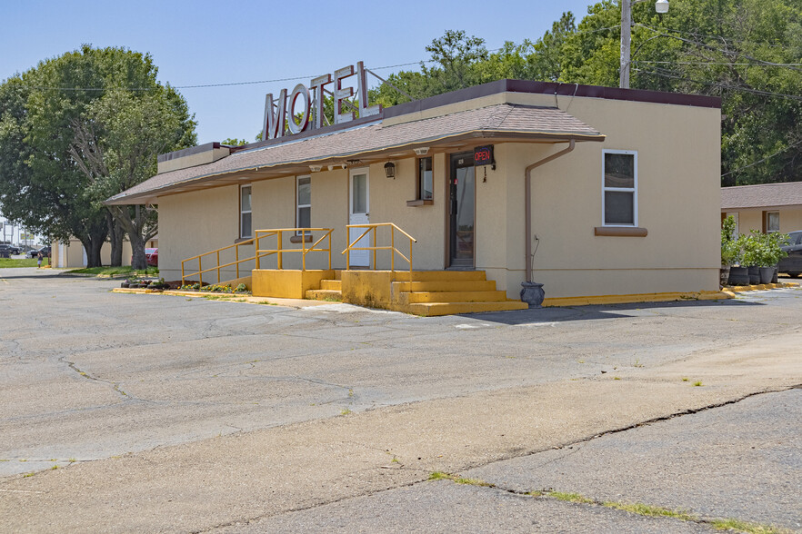 820 S Washington St, Junction City, KS for sale - Building Photo - Image 2 of 11