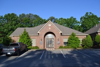 500 Pleasant Valley Dr, Little Rock, AR for lease Building Photo- Image 1 of 10