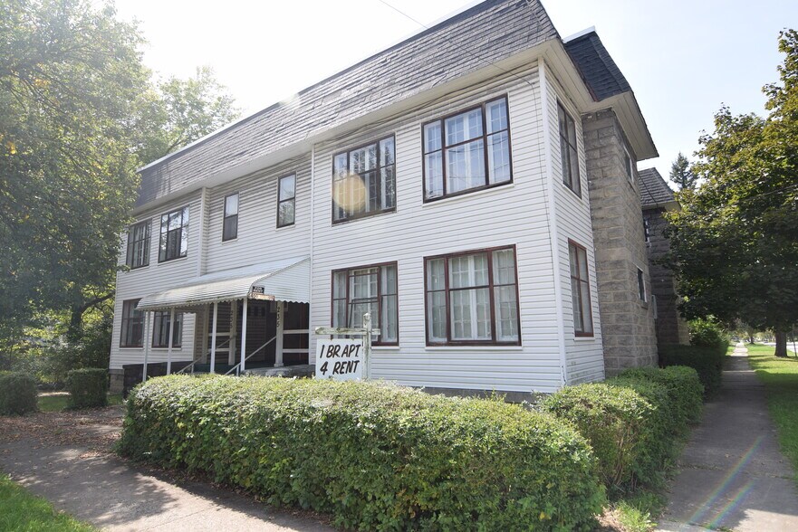 235 Center Rd, Bedford, OH for sale - Building Photo - Image 1 of 1