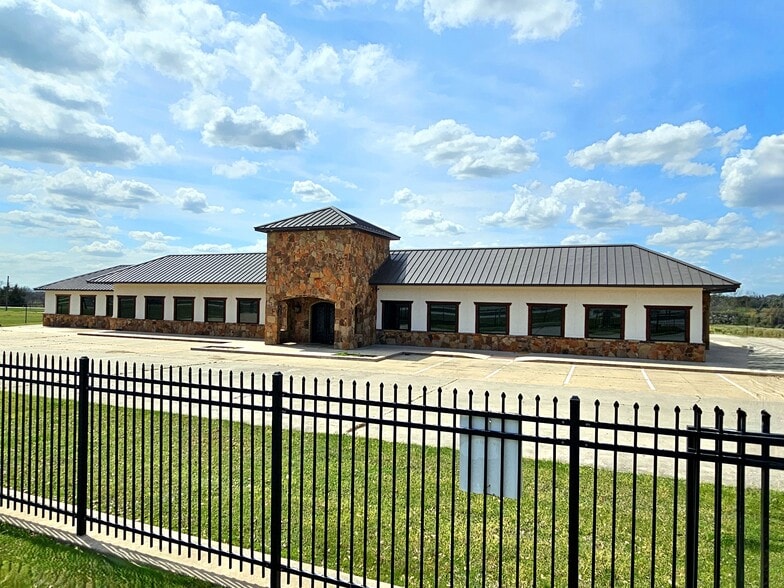 807 N Frontage Rd, Valley View, TX for sale - Building Photo - Image 1 of 1