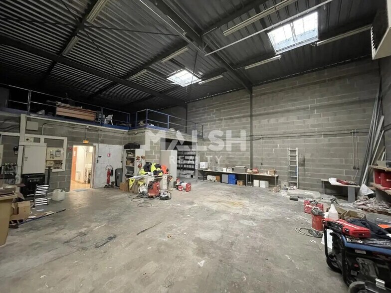 Flex in MARCILLY-D'AZERGUES for lease - Interior Photo - Image 2 of 10