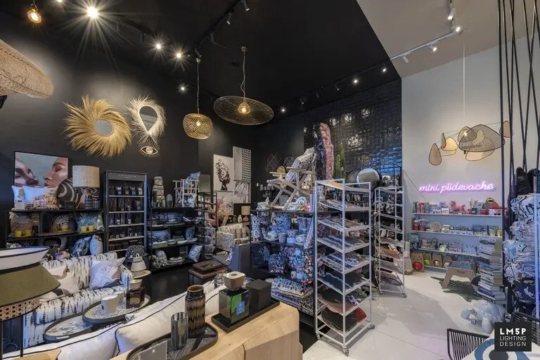 Retail in Marseille for lease - Interior Photo - Image 2 of 4