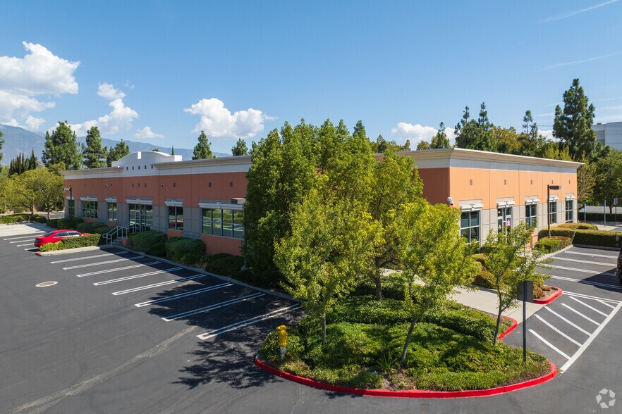 Airport Corp Centre III/9568, 9616, 9674 portfolio of 3 properties for sale on LoopNet.com - Primary Photo - Image 2 of 3