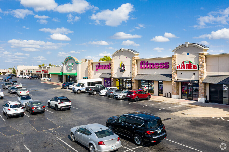 10908 N May Ave, Oklahoma City, OK for lease - Building Photo - Image 1 of 23