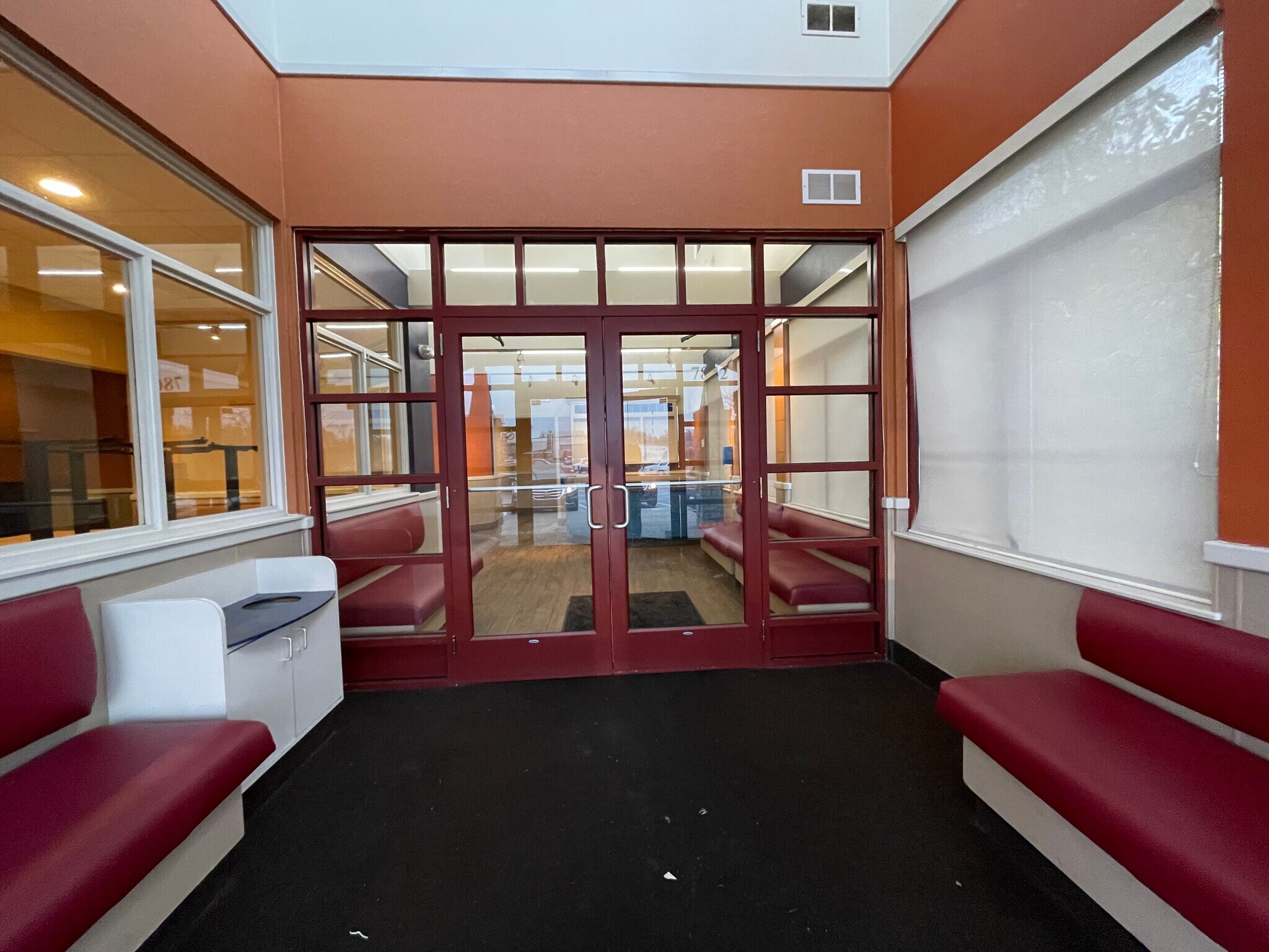 7862 Montgomery Rd, Cincinnati, OH 45236 Former IHOP For Sublease