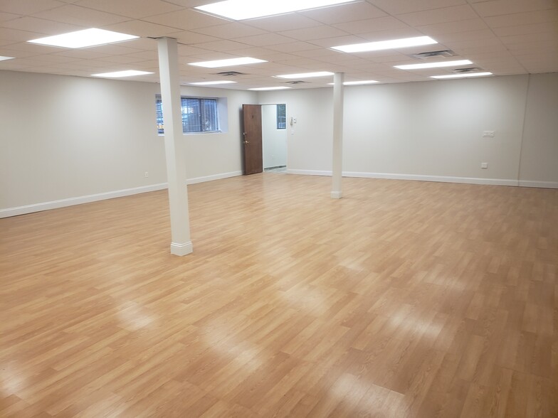 3911 Amboy Rd, Staten Island, NY for lease - Interior Photo - Image 3 of 11