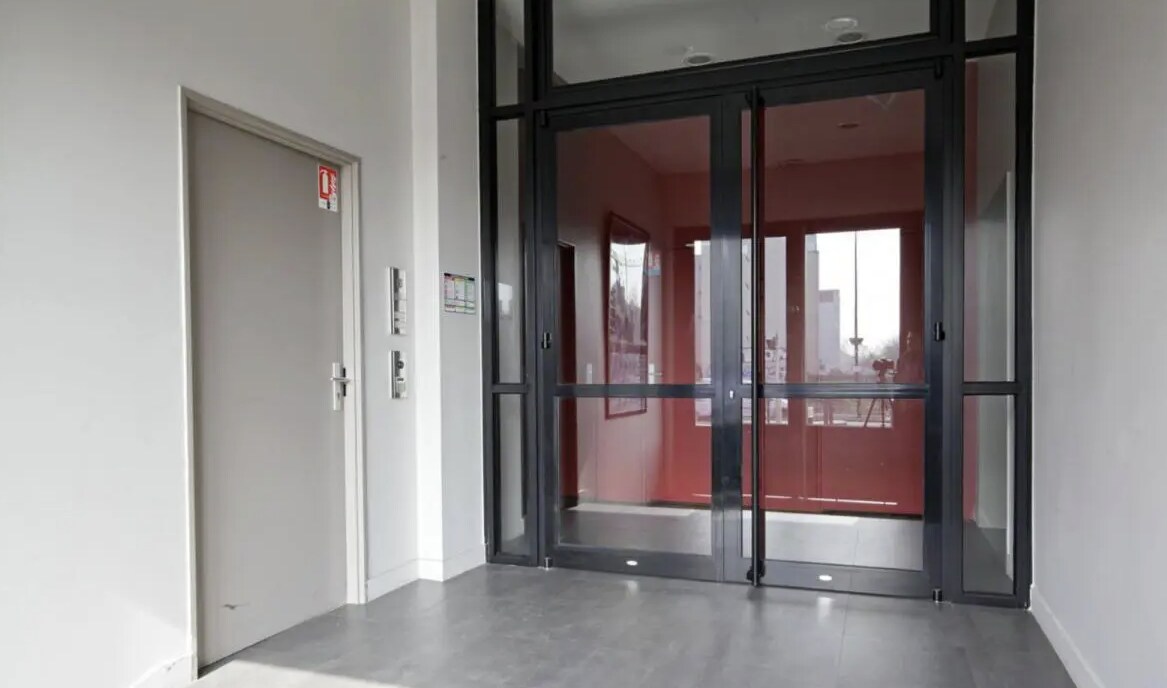 2 Rue Des Lilas, MONTREUIL for lease Building Photo- Image 1 of 10