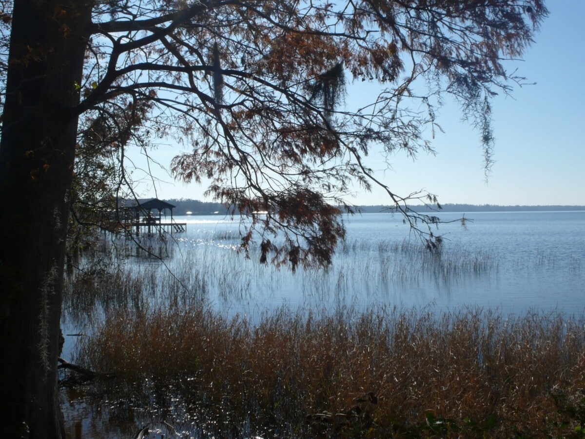 1876 Bella Coola Rd, Lake Waccamaw, NC 28450