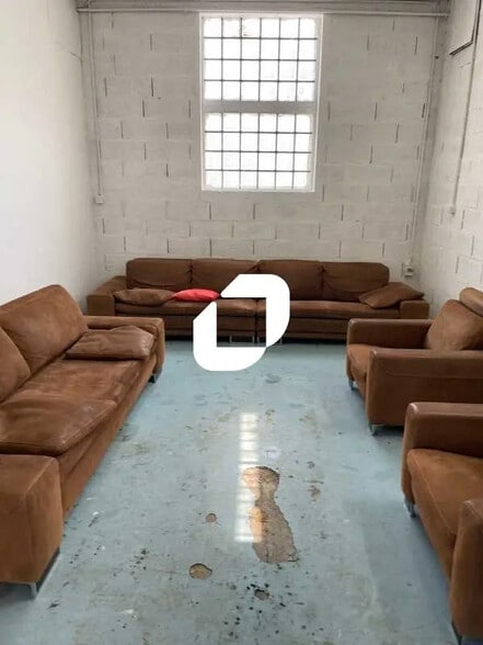 Flex in Romainville for lease - Building Photo - Image 3 of 7