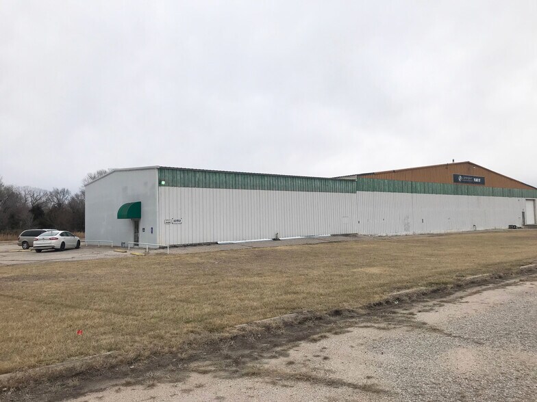 1050 S Meridian Rd, Newton, KS for sale - Primary Photo - Image 1 of 1