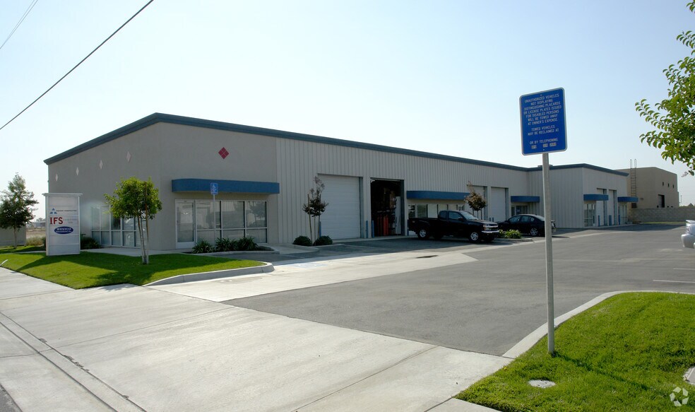 3807 Patton Way, Bakersfield, CA for lease - Primary Photo - Image 1 of 2