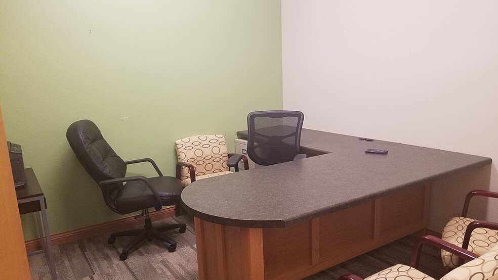 7802 Meadow Rock Dr, Weston, WI for lease - Interior Photo - Image 3 of 13