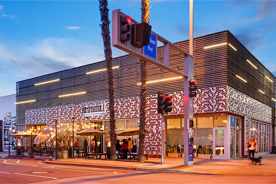 300-325 The Promenade N, Long Beach, CA for sale - Building Photo - Image 3 of 7